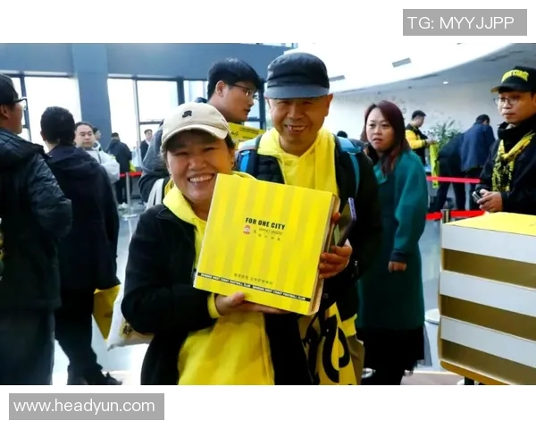 街头偶遇足球明星瞬间捕捉与球迷互动的温馨时刻